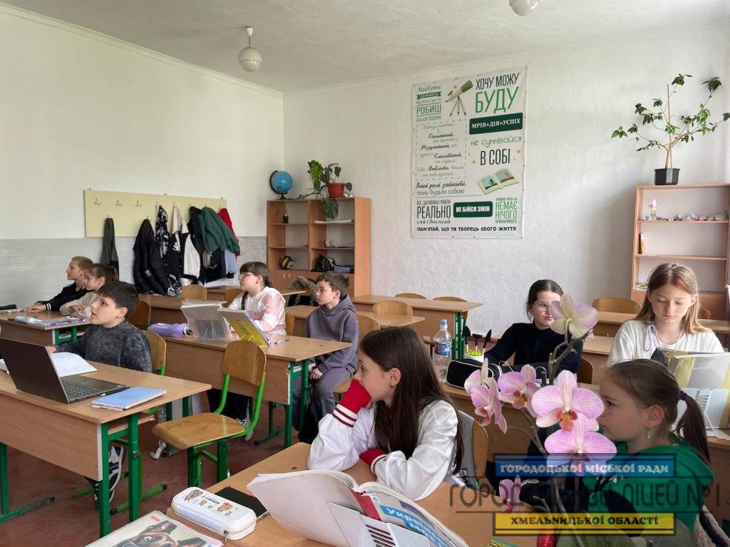 photo 5251437477980400835 y - Тільки пам'ять не сивіє